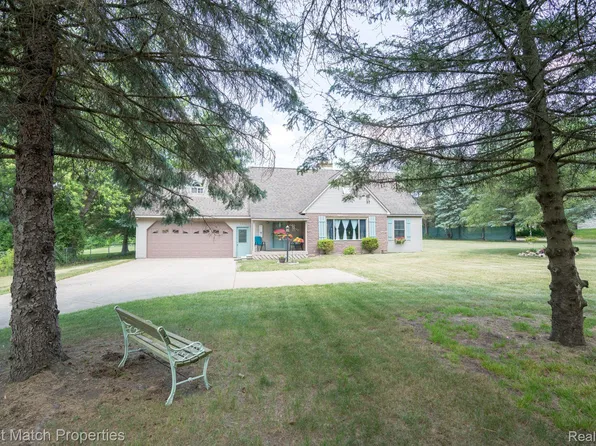 3916 Gregory Rd, Orion, MI 48359