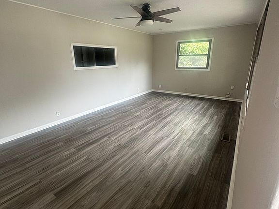 4th image of 604 Carol Dr