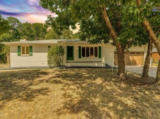 1908 Cypress Ln, Newton, KS 67114