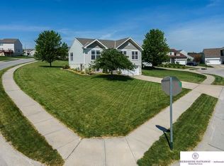 2604 N 164th Cir, Omaha, NE 68116