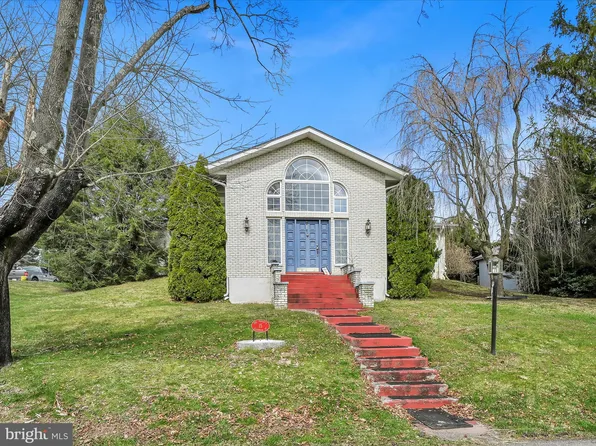 15 Clarryan St, Tamaqua, PA 18252