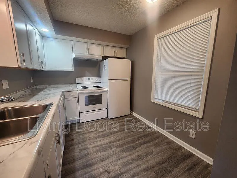 2 bed, 1.0 bath, 710 sqft, $795 — Photo 2