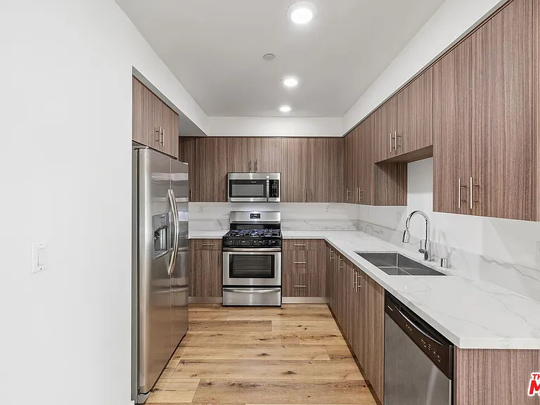 5229 Willowcrest Ave #307 — Photo 41