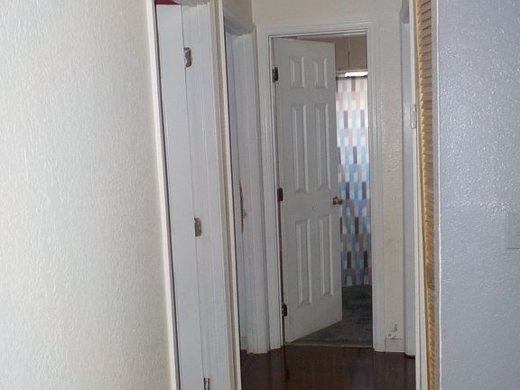 5th image of 210 NW 20th Ct