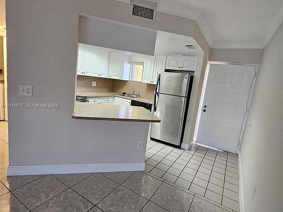 5th image of 8245 Lake Dr APT 401