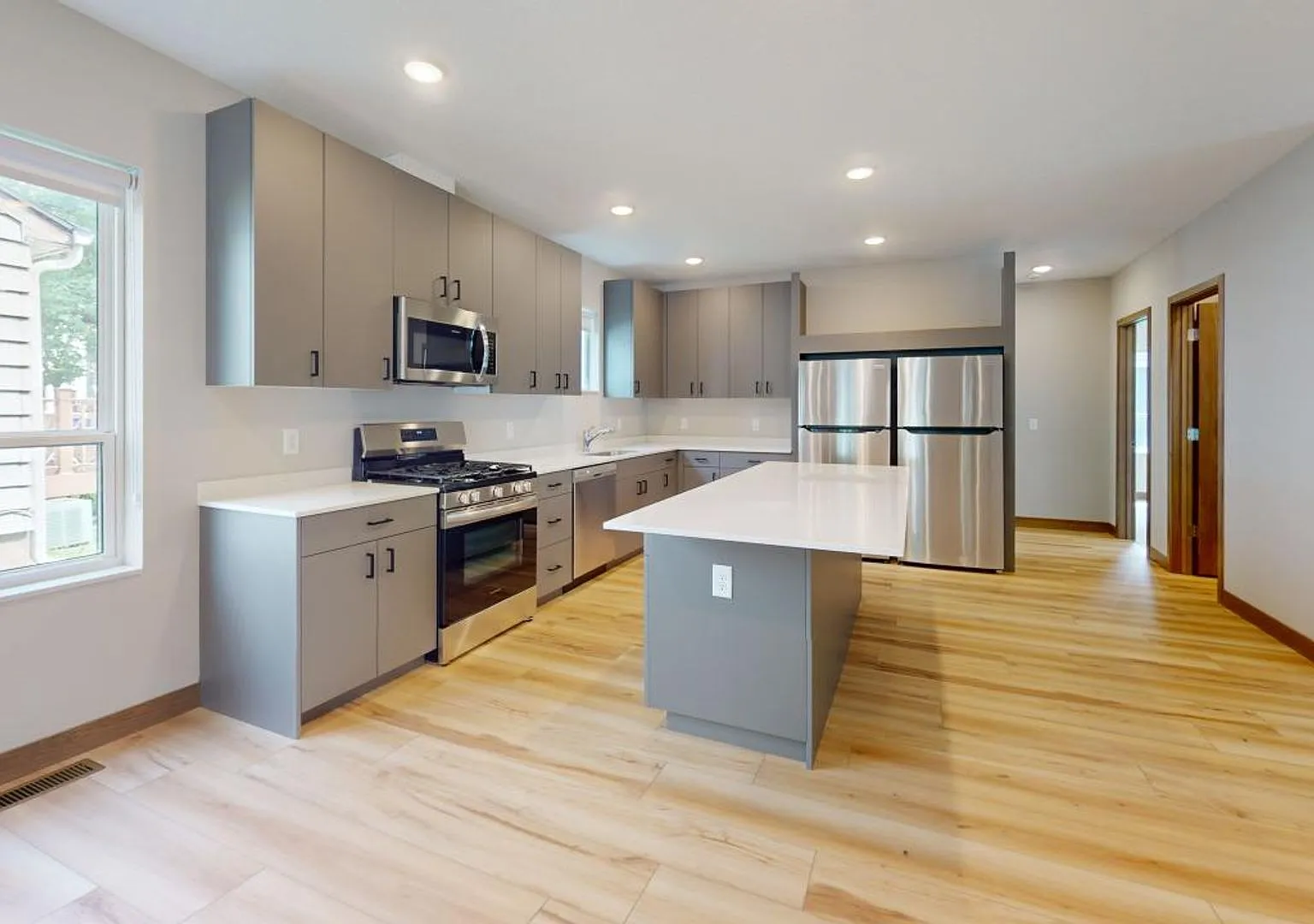 716 13th Ave SE Duplex — Photo 4