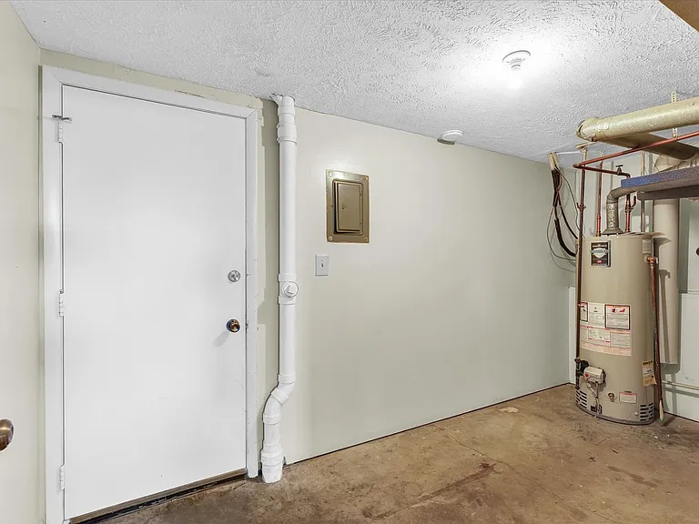 105 N Orr Dr — Photo 63
