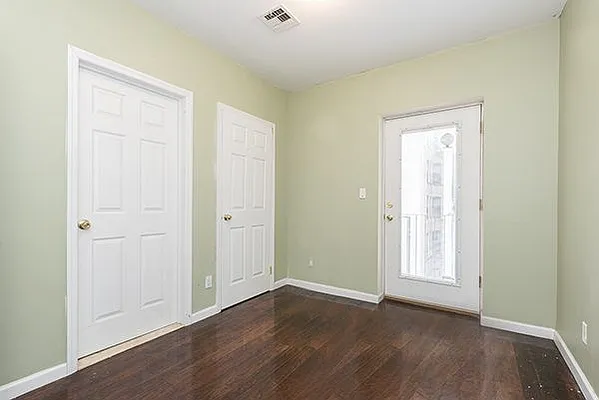 Rented by Perry Associates NYC Inc | media 18