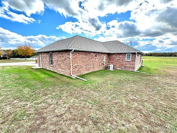 3rd image of 2206 Cherry Blossom Cir
