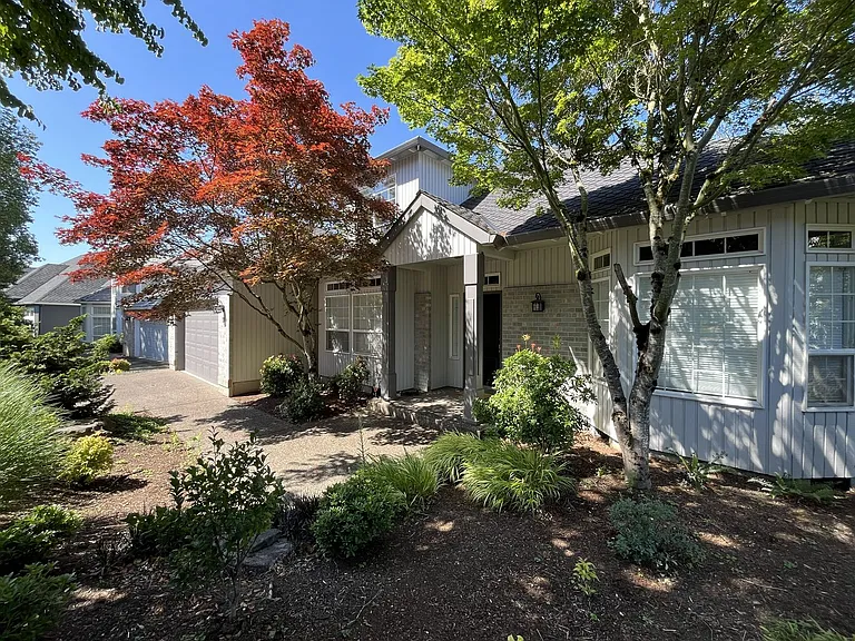 224 NW Sundown Way — Photo 2