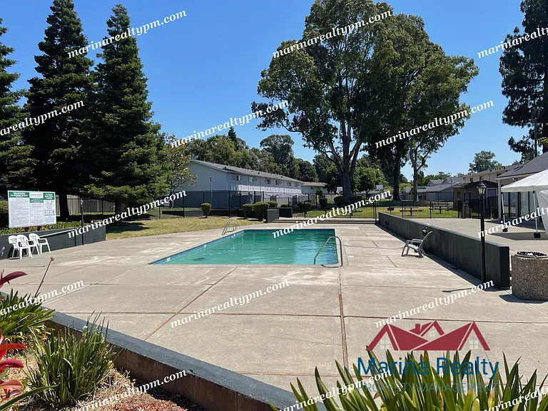 211 Del Luz Ct — Photo 1