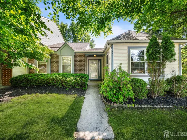 58 Beacon Pl, Robbinsville, NJ 08691