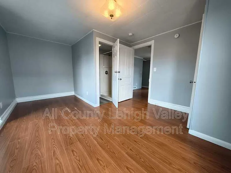 127 N 12th St — Photo 10