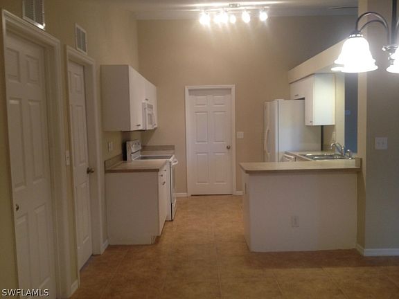 2nd image of 1157 Holly Ave