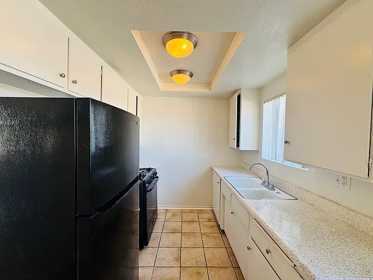 181 W Buena Vista St #C — Photo 5