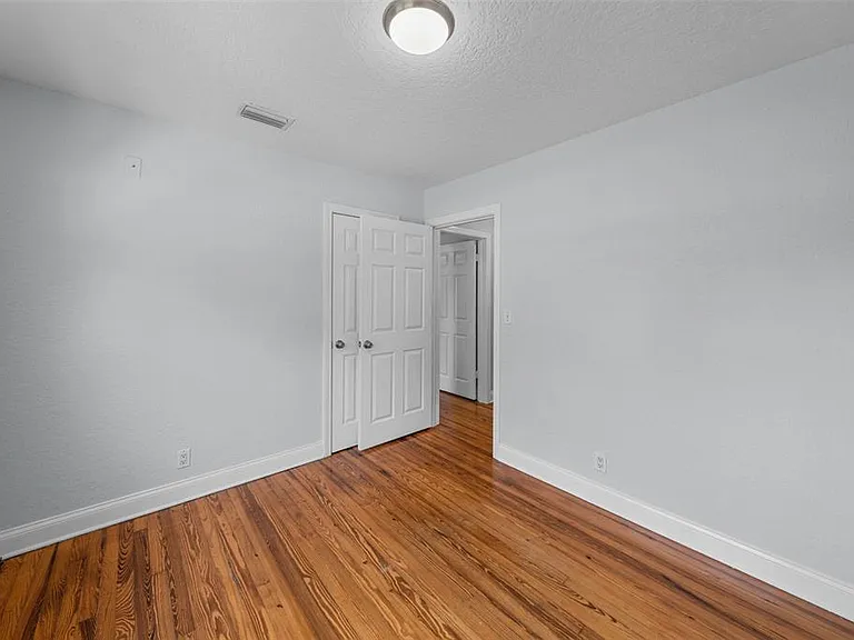 814 W Indiana Ave — Photo 32