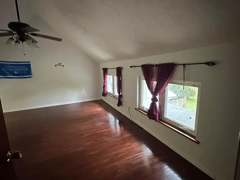 385 Riverside Dr — Photo 6