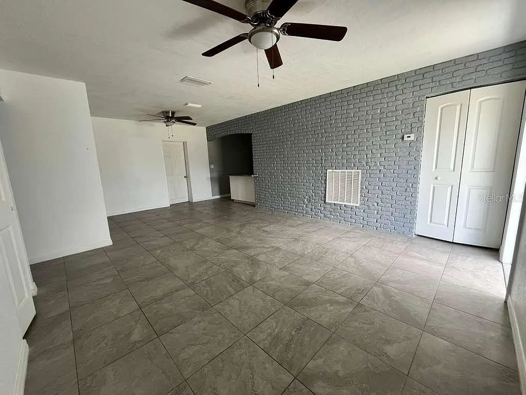 3 bed, 2.0 bath, 1000 sqft, $1,800 — Photo 4