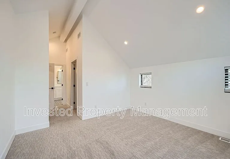 1405 N Yates St — Photo 21