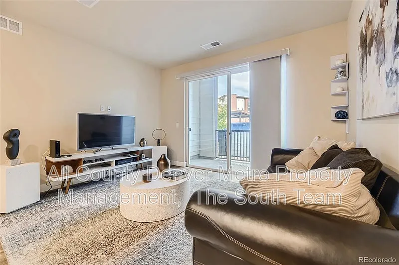 2 bed, 2.0 bath, 1046 sqft, $1,895 — Photo 3