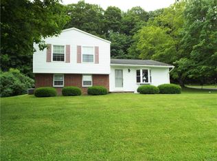 1340 Heathfield Ln, Chittenango, NY 13037
