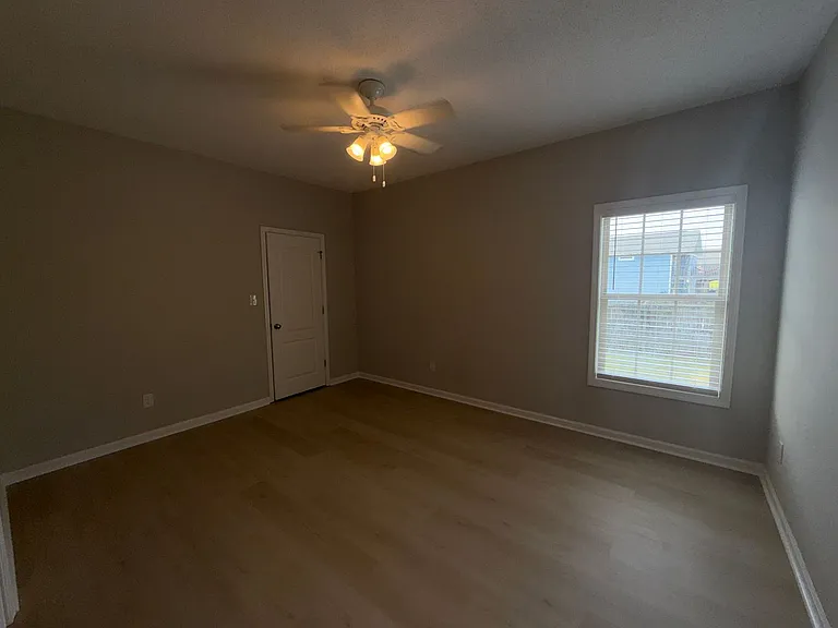 304 18th St E — Photo 20