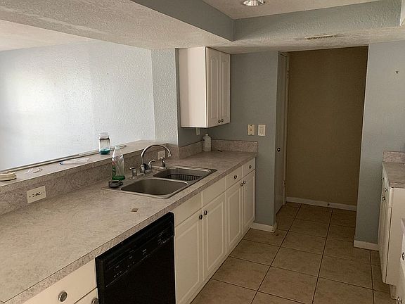 2nd image of 104 Carlyle Cir