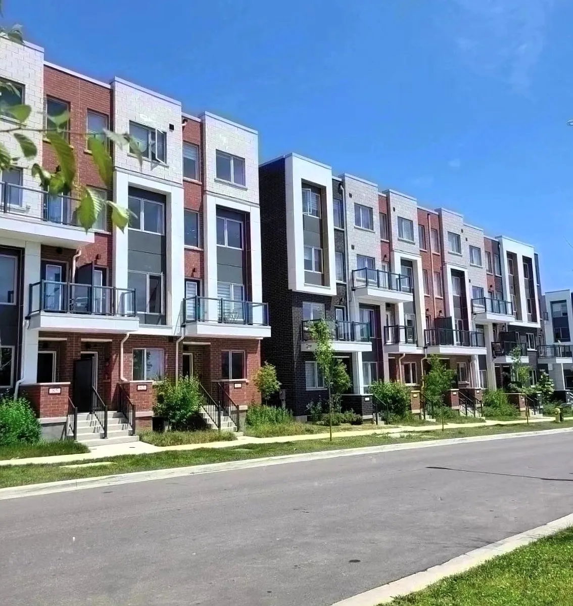 Photo 1 of 10 - 47 Frederick Tisdale Dr - Toronto, ON Primary Photo - 47 Frederick Tisdale Dr