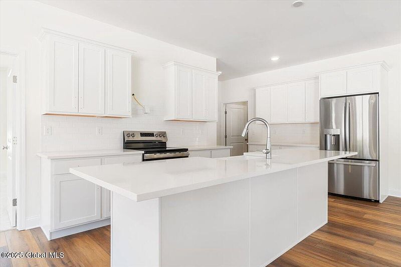 3rd image of 1 Brookhaven Court