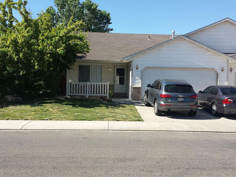Front Yard with additional drive on left.