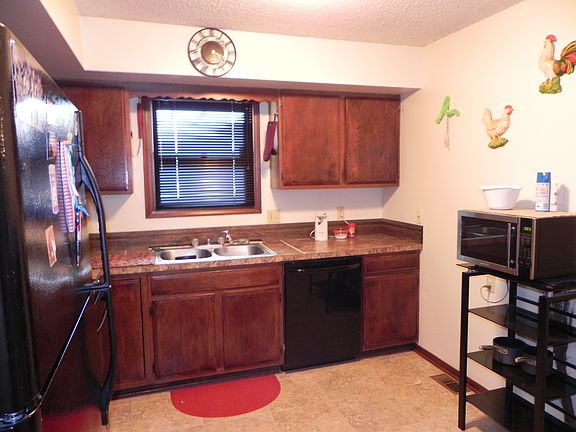 3rd image of 7320 Knox Ct