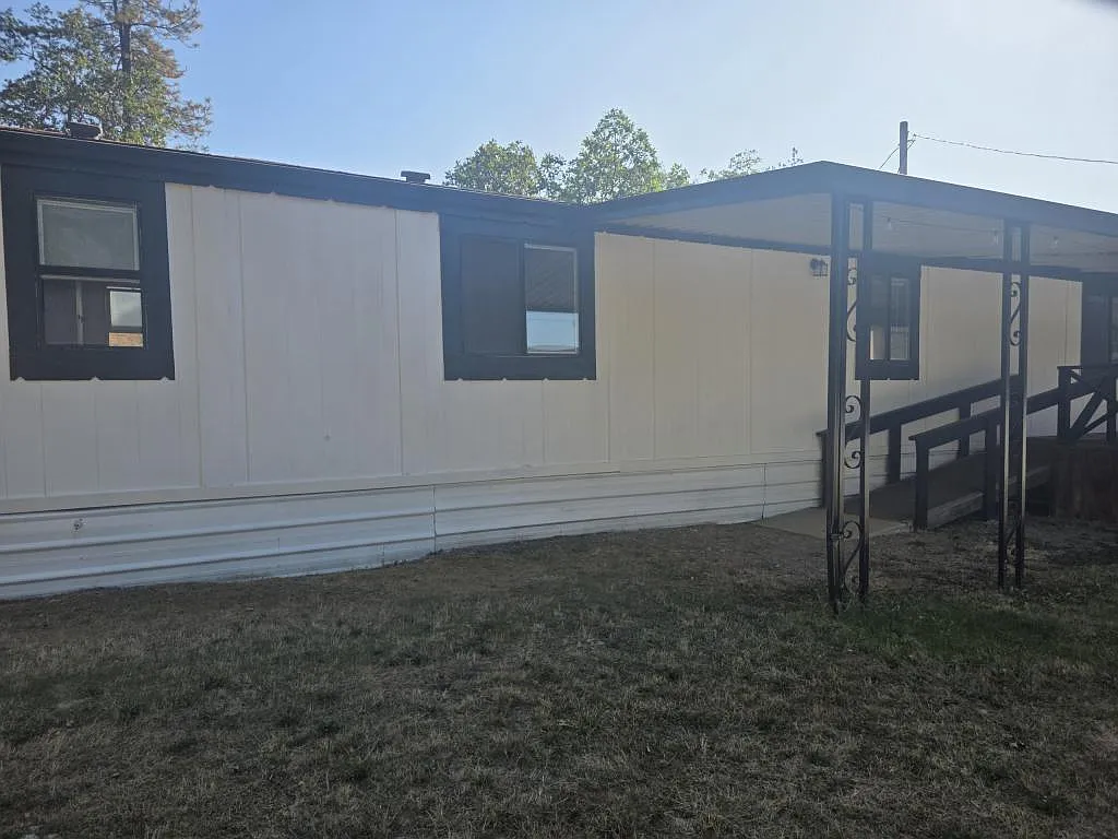 7591 Monument Dr — Photo 2