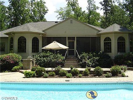 Great outside entertainment area!