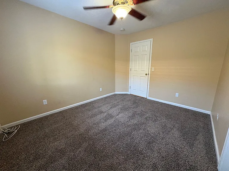 703 W Russell Ave — Photo 19