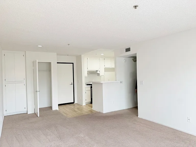 400 Westmoreland Apartments - Modern, approachable, city-living vibe — Photo 28