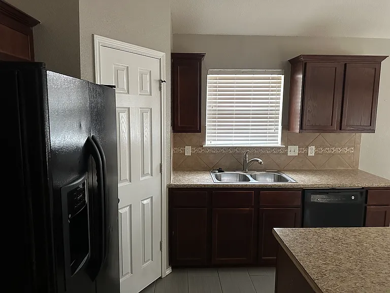 5322 Birmingham Cir — Photo 3