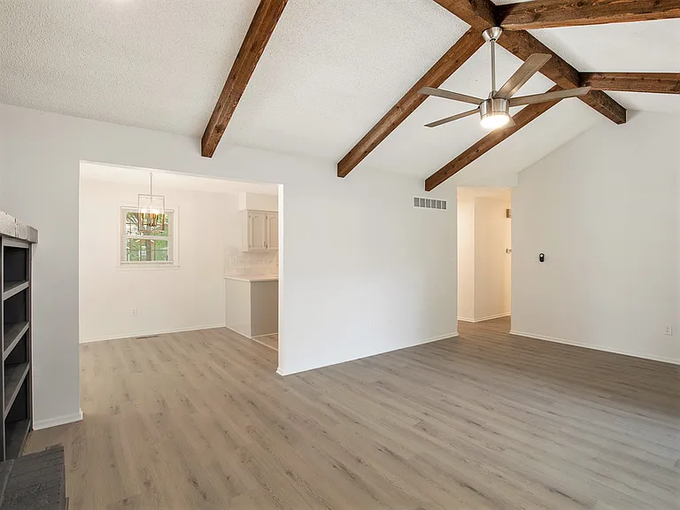309 SE Brownfield Dr — Photo 6