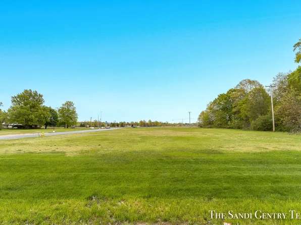 4685 S Harvey St, Muskegon, MI 49441