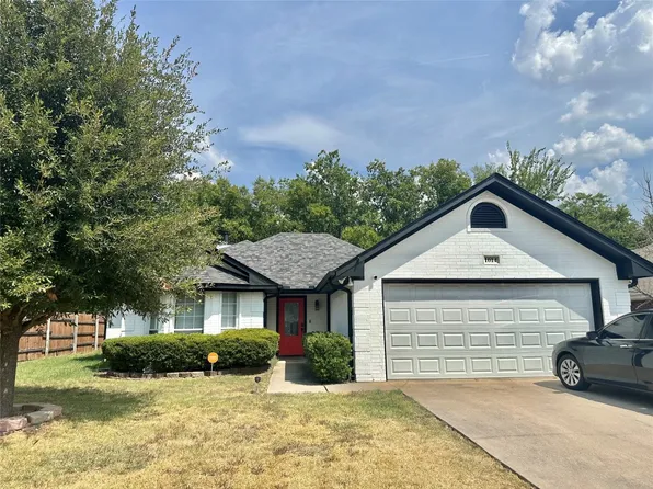 1014 Oxford Dr, Gainesville, TX 76240