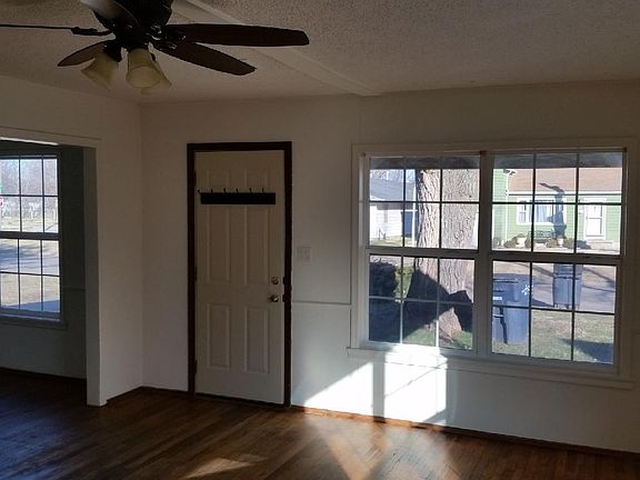 3rd image of 1605 E Oak Ave