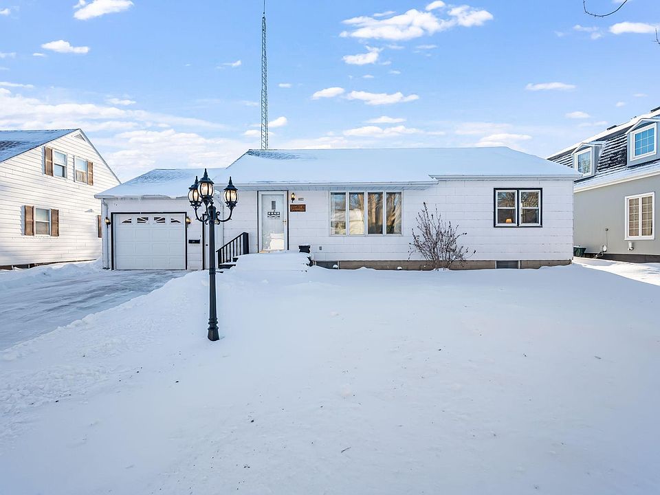 1st image of 206 N 1st Ave E