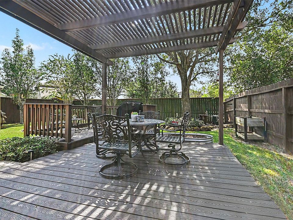 1st image of 213 Rippling Creek Ln