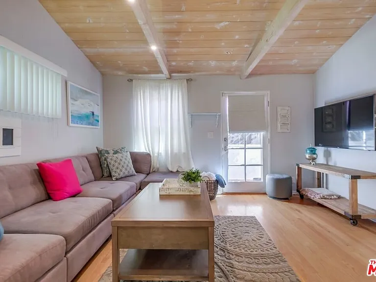 21447 Providencia St — Photo 21