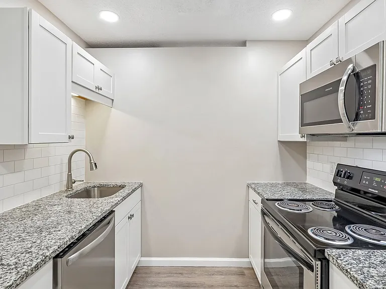 Skyridge Apartment Homes — Photo 11