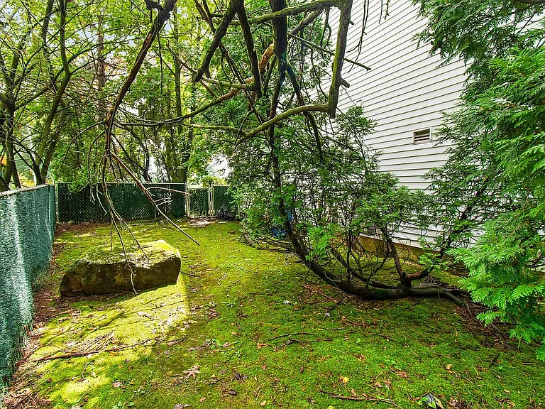 1630 Forest Hill Rd — Photo 32