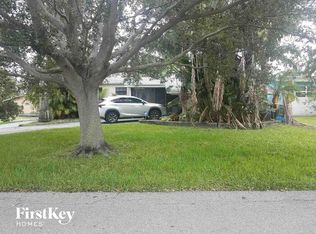 301 SW 8th St, Hallandale, FL 33009