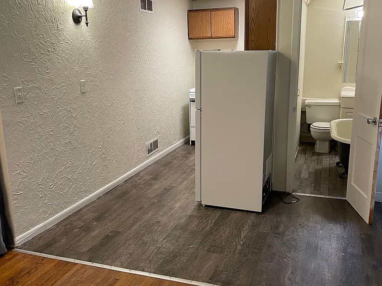 569 Portland Apartments — Photo 16