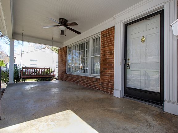 2nd image of 906 Onslow Dr