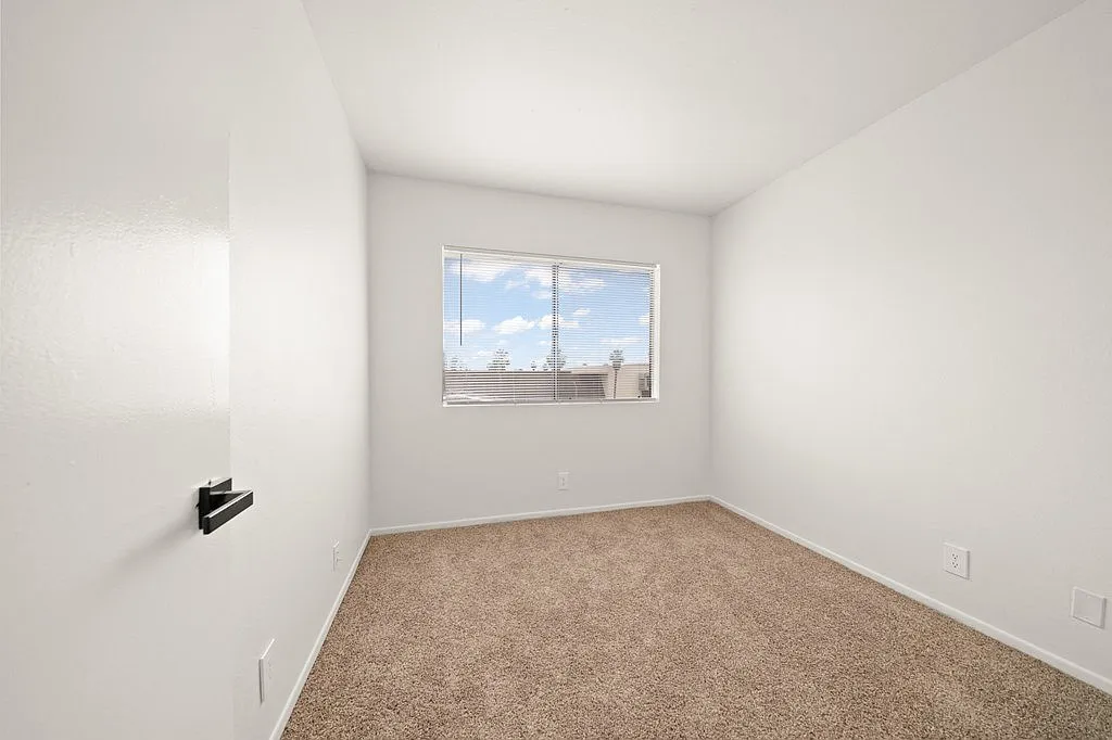 730 Pine Ave. — Photo 2