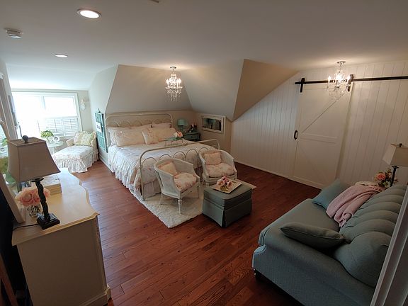 Second large suite-2nd floor